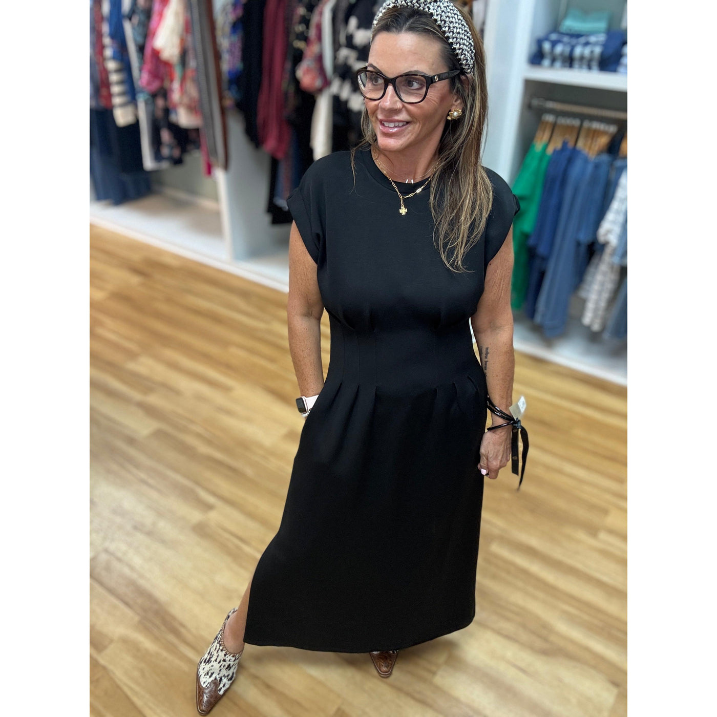 Simple Chic Midi Dress - Black